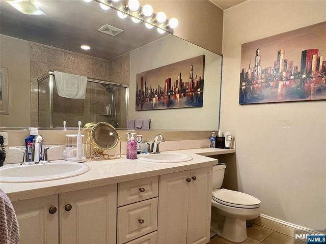 214 The Promenade 214, Edgewater, NJ 07020