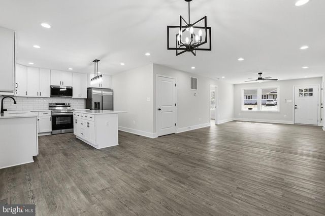 826 S GLEBE RD, Montross, VA 22520