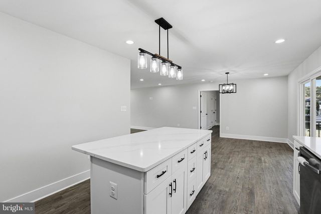 826 S GLEBE RD, Montross, VA 22520