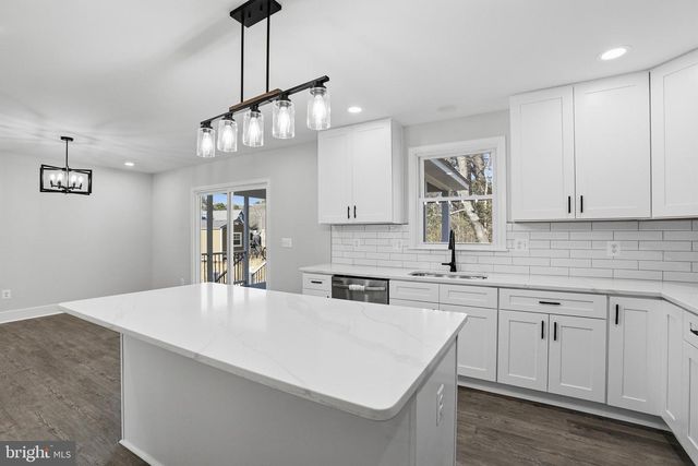 826 S GLEBE RD, Montross, VA 22520