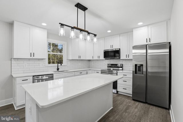 826 S GLEBE RD, Montross, VA 22520