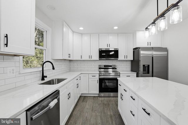 826 S GLEBE RD, Montross, VA 22520