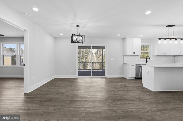 826 S GLEBE RD, Montross, VA 22520