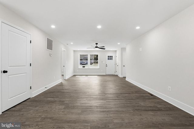 826 S GLEBE RD, Montross, VA 22520