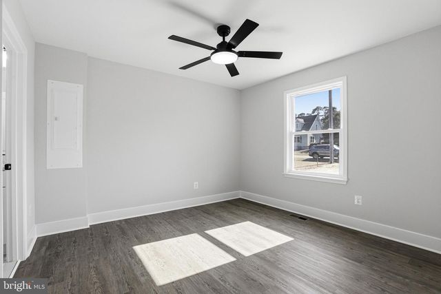 826 S GLEBE RD, Montross, VA 22520