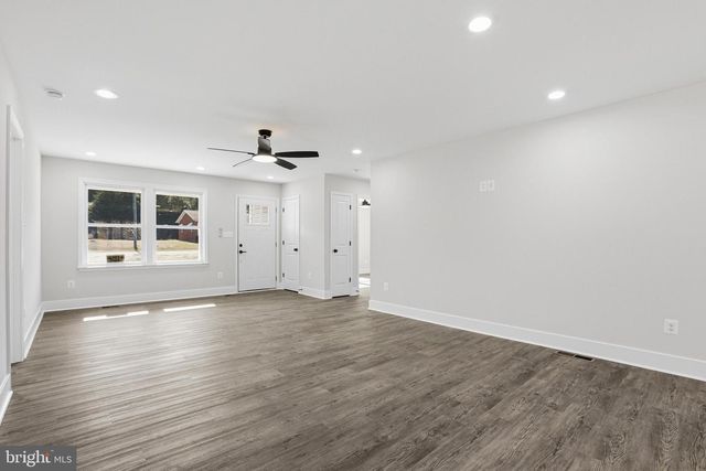 826 S GLEBE RD, Montross, VA 22520