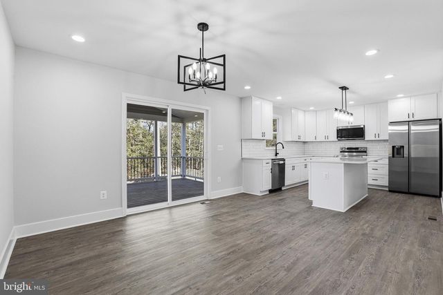 826 S GLEBE RD, Montross, VA 22520