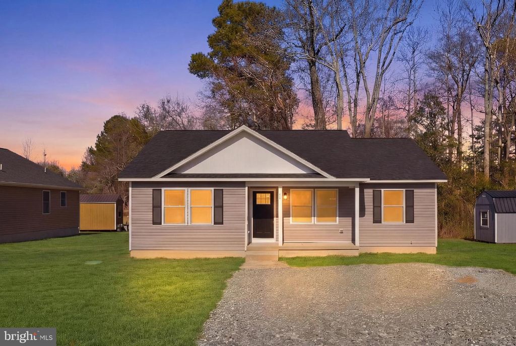 826 S GLEBE RD, Montross, VA 22520