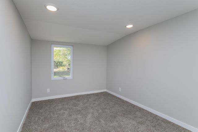 617 N HICKMAN ST, Centralia, MO 65240