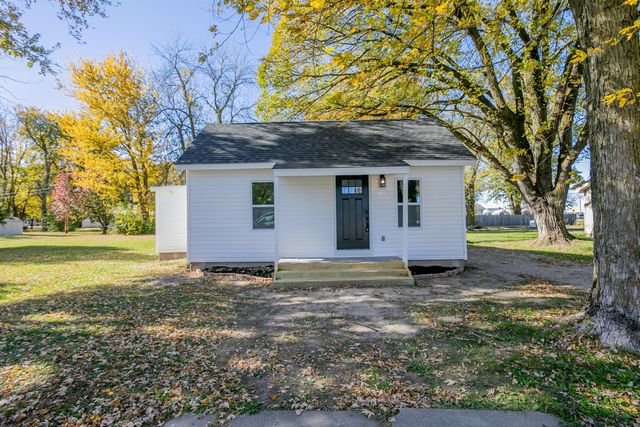 617 N HICKMAN ST, Centralia, MO 65240