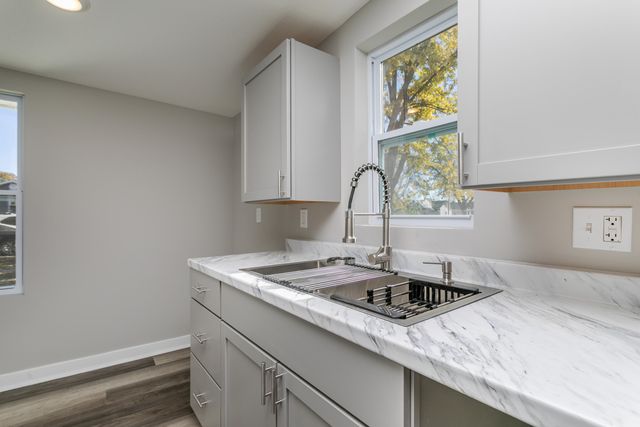 617 N HICKMAN ST, Centralia, MO 65240