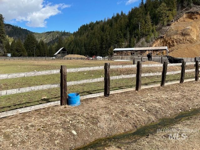 12412 St Joe River Rd, St. Maries, ID 83861