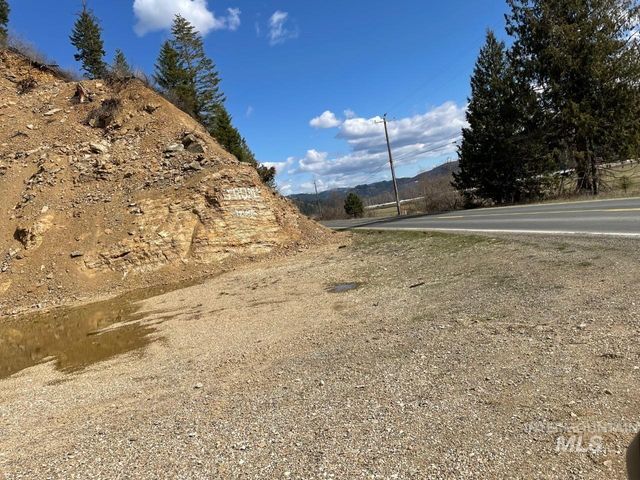 12412 St Joe River Rd, St. Maries, ID 83861