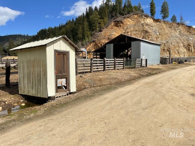 12412 St Joe River Rd, St. Maries, ID 83861