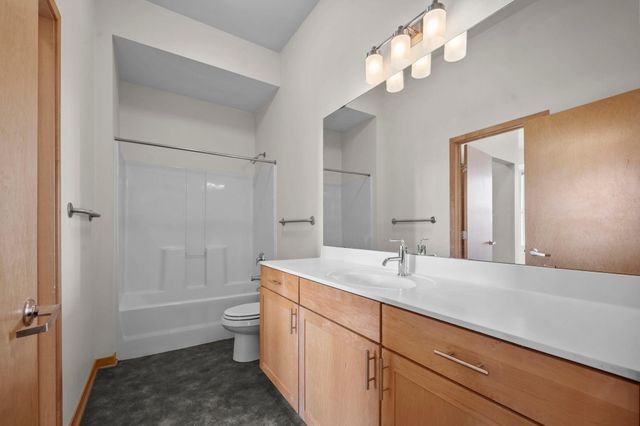 2650 University Avenue W 221, Saint Paul, MN 55114