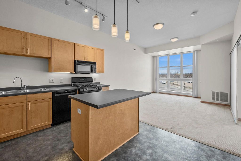2650 University Avenue W 221, Saint Paul, MN 55114