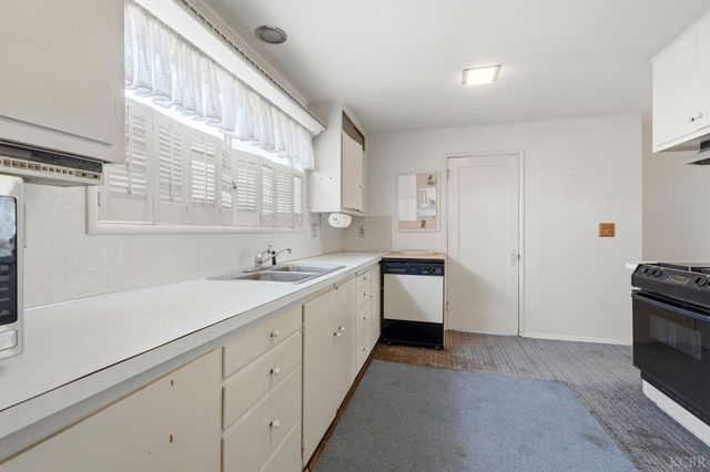 8 C Street, Lemoore, CA 93245