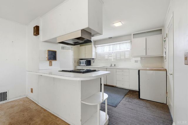 8 C Street, Lemoore, CA 93245