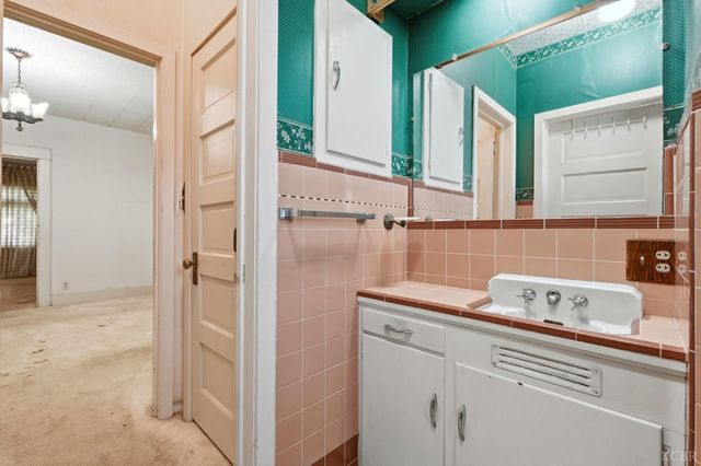 8 C Street, Lemoore, CA 93245