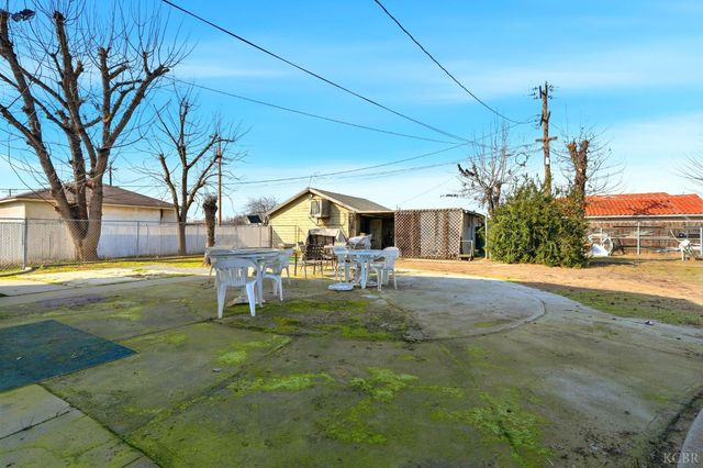 8 C Street, Lemoore, CA 93245