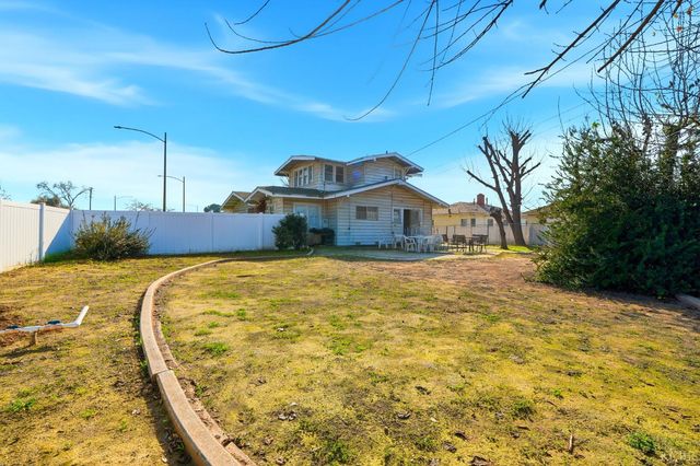 8 C Street, Lemoore, CA 93245