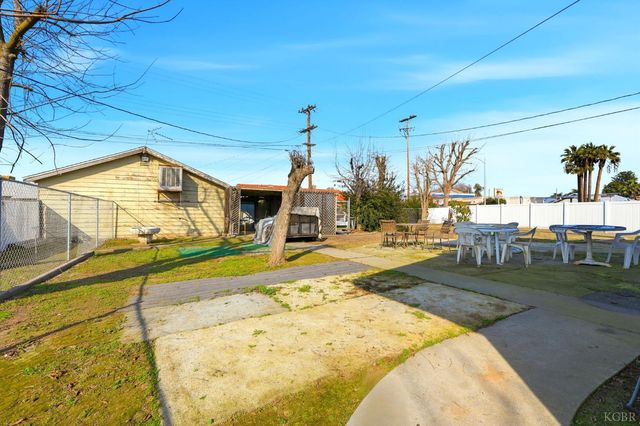 8 C Street, Lemoore, CA 93245