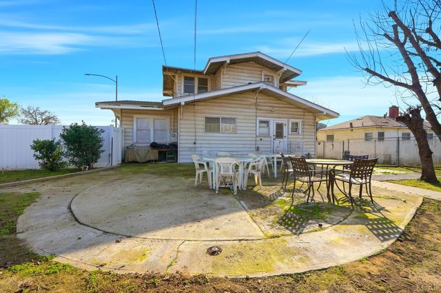 8 C Street, Lemoore, CA 93245