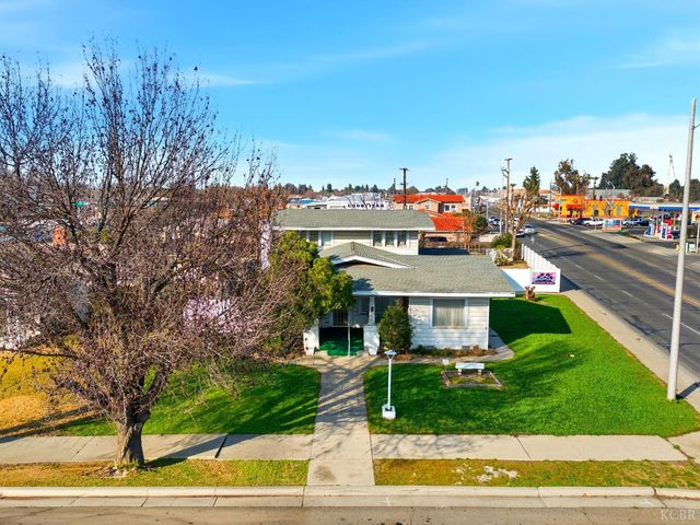 8 C Street, Lemoore, CA 93245