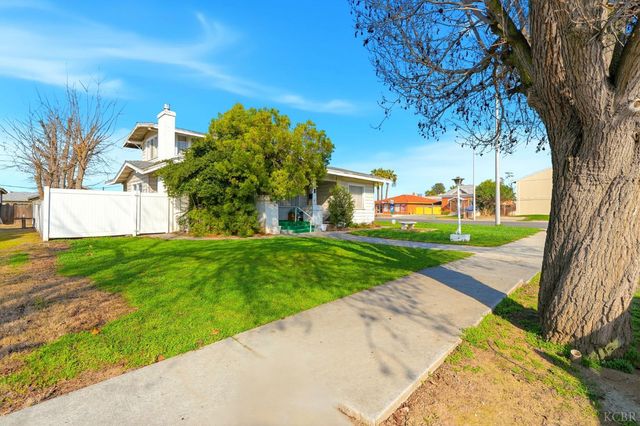 8 C Street, Lemoore, CA 93245