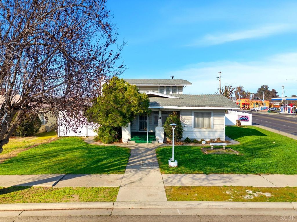 8 C Street, Lemoore, CA 93245
