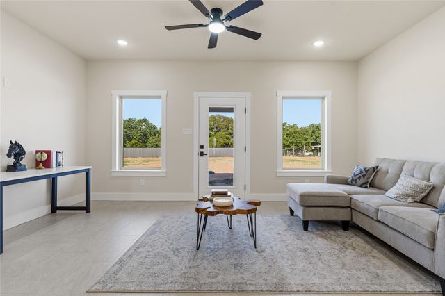 1007 Agua Escondida Court, Springtown, TX 76082