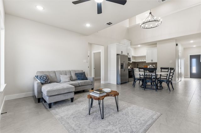 1007 Agua Escondida Court, Springtown, TX 76082