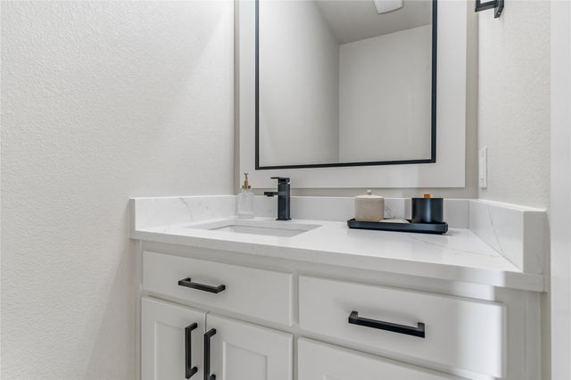 1007 Agua Escondida Court, Springtown, TX 76082