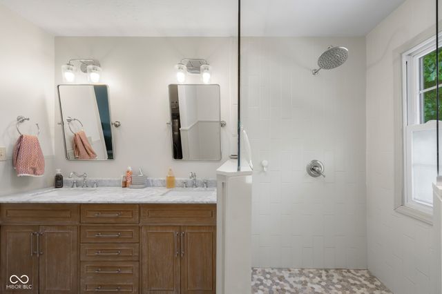 4376 Red Hawk Court, Columbus, IN 47203