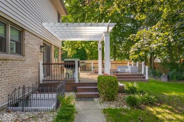 4376 Red Hawk Court, Columbus, IN 47203