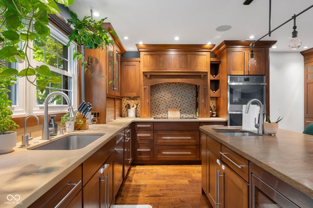 4376 Red Hawk Court, Columbus, IN 47203