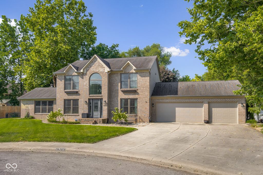 4376 Red Hawk Court, Columbus, IN 47203