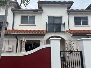 3535 NW 29th Ct, Lauderdale Lakes, FL 33311