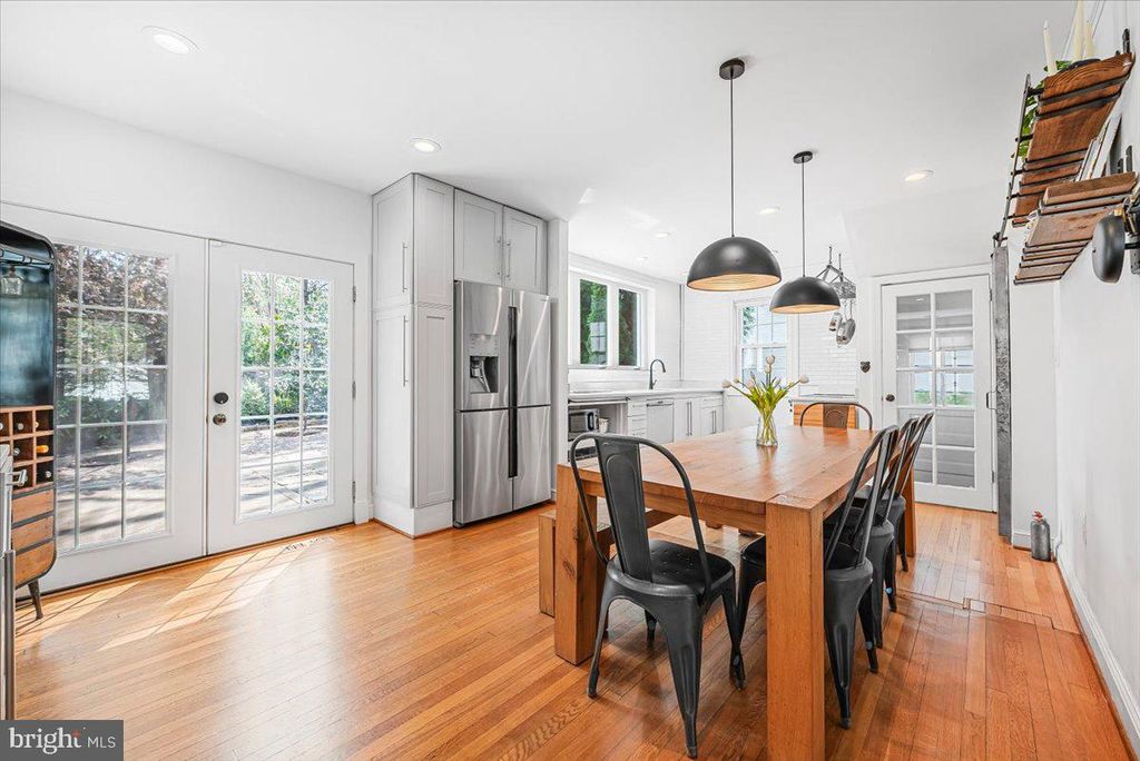 Image 10 of property listing at 4214 OAKRIDGE LN, Chevy Chase, MD 20815