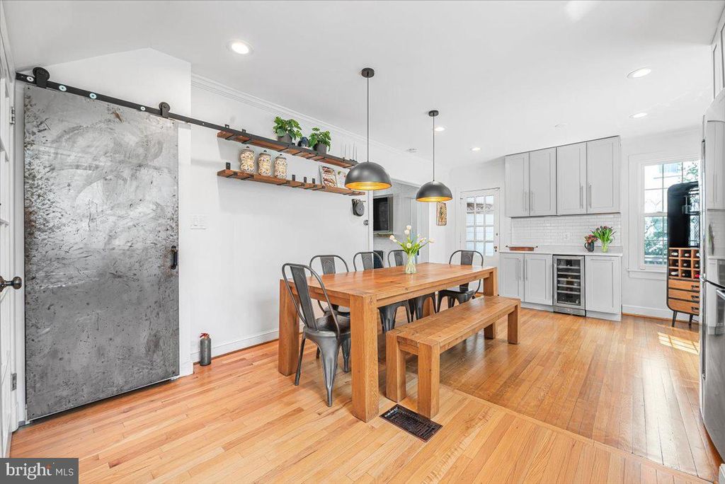 Image 11 of property listing at 4214 OAKRIDGE LN, Chevy Chase, MD 20815