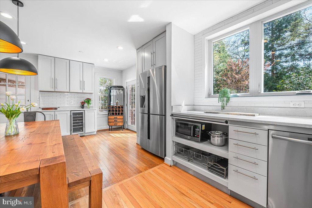 Image 14 of property listing at 4214 OAKRIDGE LN, Chevy Chase, MD 20815