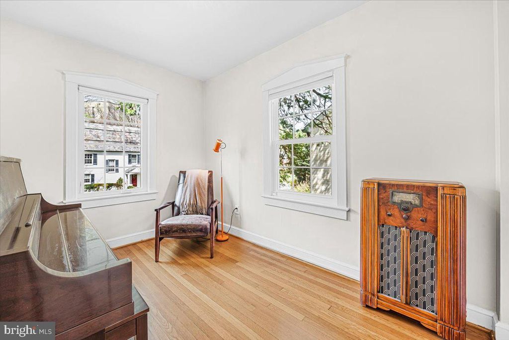 Image 16 of property listing at 4214 OAKRIDGE LN, Chevy Chase, MD 20815