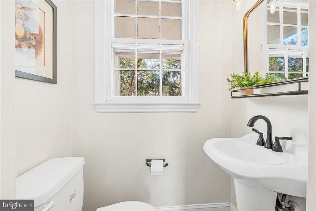 Image 17 of property listing at 4214 OAKRIDGE LN, Chevy Chase, MD 20815