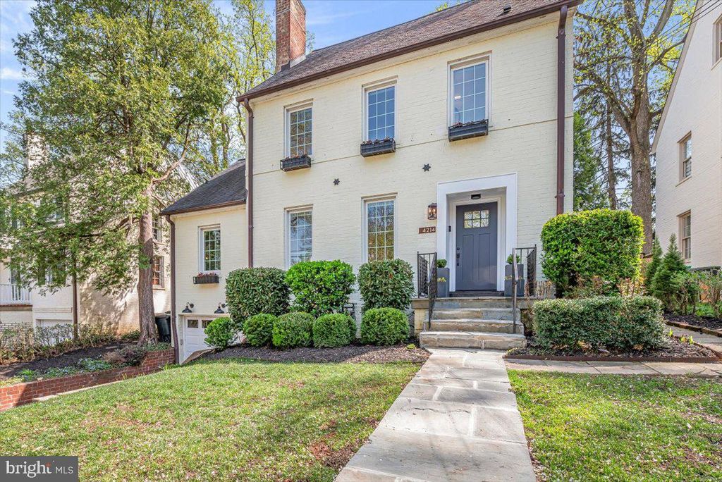 Image 2 of property listing at 4214 OAKRIDGE LN, Chevy Chase, MD 20815