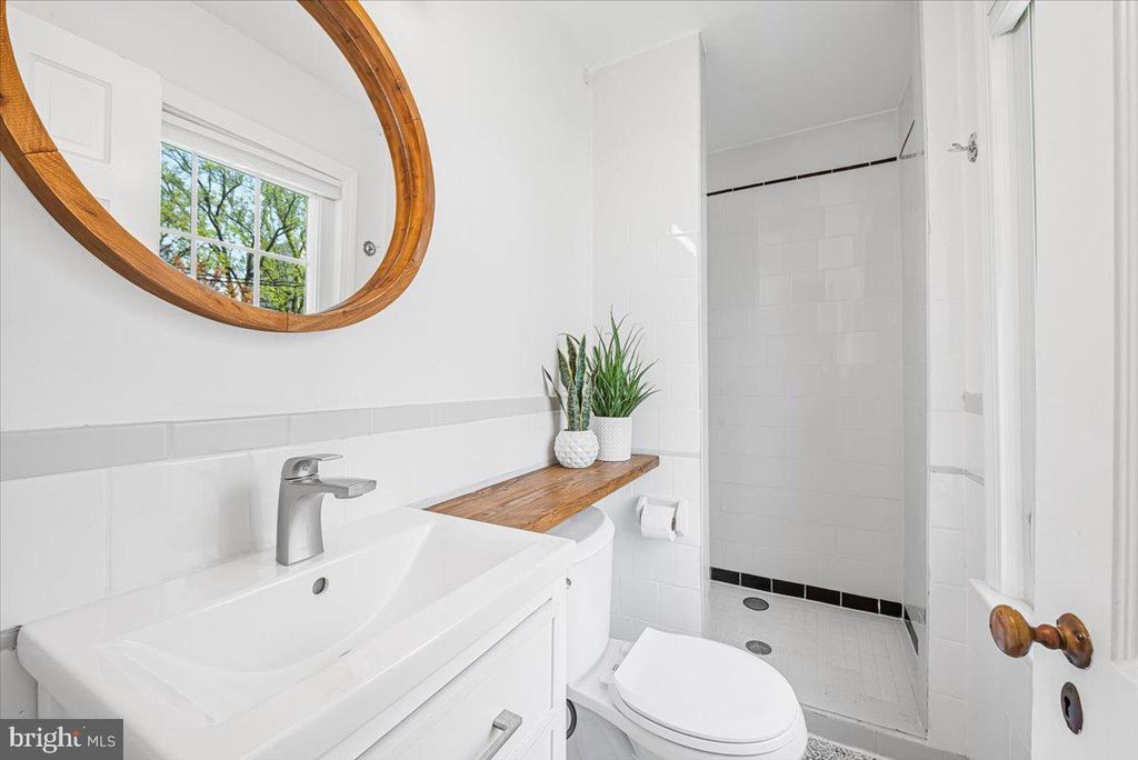 Image 20 of property listing at 4214 OAKRIDGE LN, Chevy Chase, MD 20815