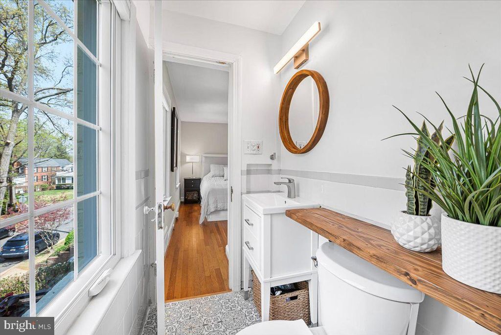 Image 23 of property listing at 4214 OAKRIDGE LN, Chevy Chase, MD 20815