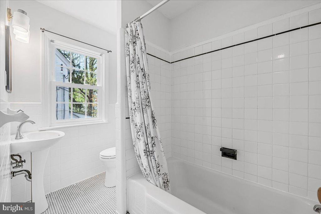 Image 24 of property listing at 4214 OAKRIDGE LN, Chevy Chase, MD 20815