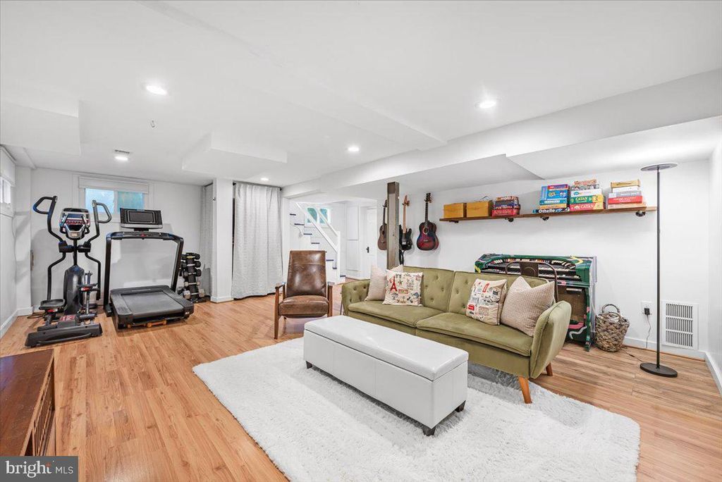 Image 34 of property listing at 4214 OAKRIDGE LN, Chevy Chase, MD 20815