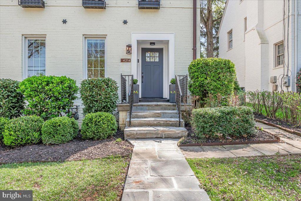 Image 4 of property listing at 4214 OAKRIDGE LN, Chevy Chase, MD 20815