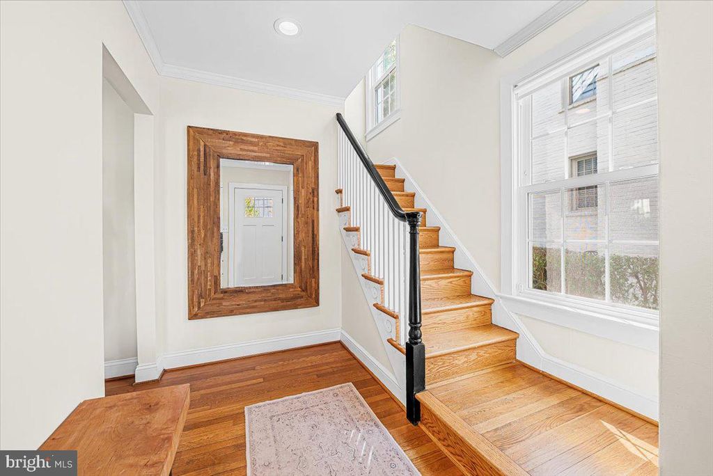 Image 5 of property listing at 4214 OAKRIDGE LN, Chevy Chase, MD 20815